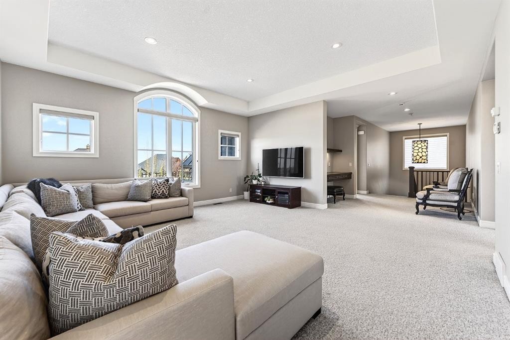 33 Waters Edge Drive, Heritage Pointe, AB - Indoor Photo Showing Living Room