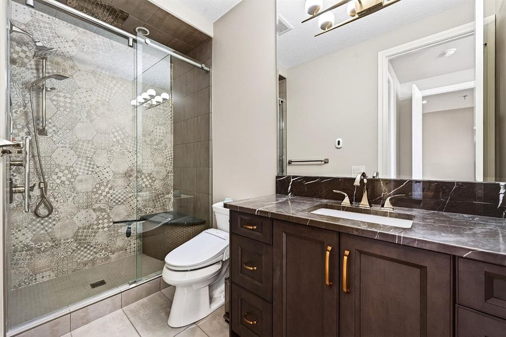 33 Waters Edge Drive, Heritage Pointe, AB - Indoor Photo Showing Bathroom