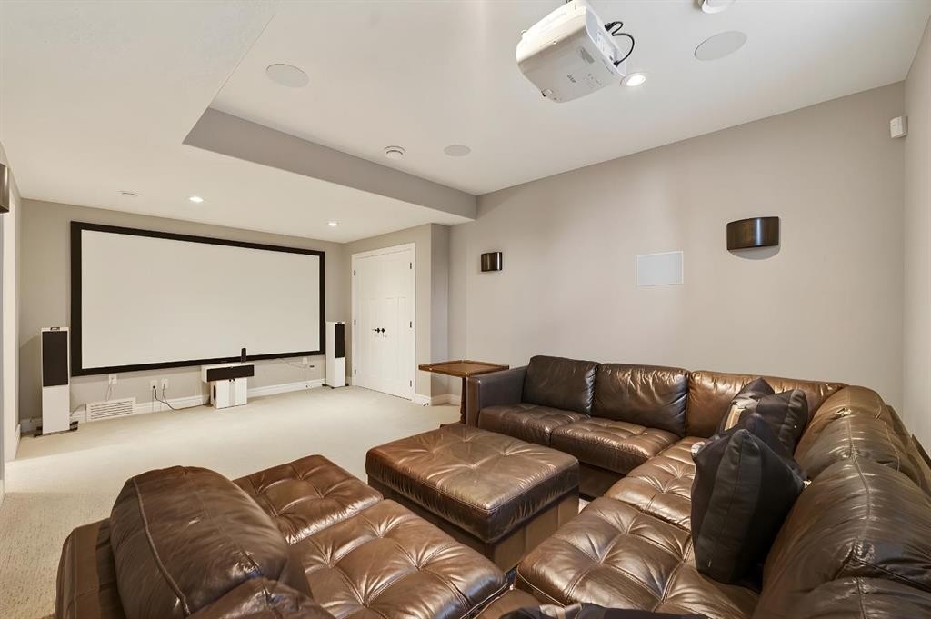 33 Waters Edge Drive, Heritage Pointe, AB - Indoor Photo Showing Living Room