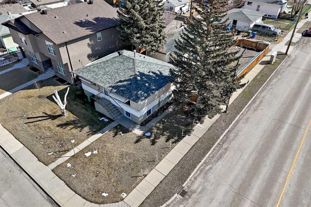 7448 21 Street Se, Calgary, AB - Outdoor