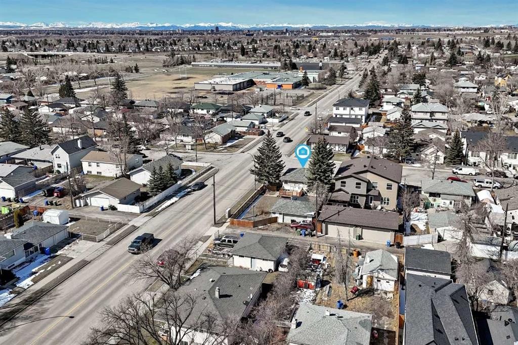 7448 21 Street Se, Calgary, AB - Outdoor With View