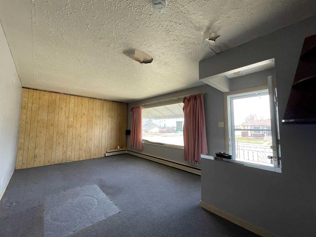 7448 21 Street Se, Calgary, AB - Indoor Photo Showing Other Room