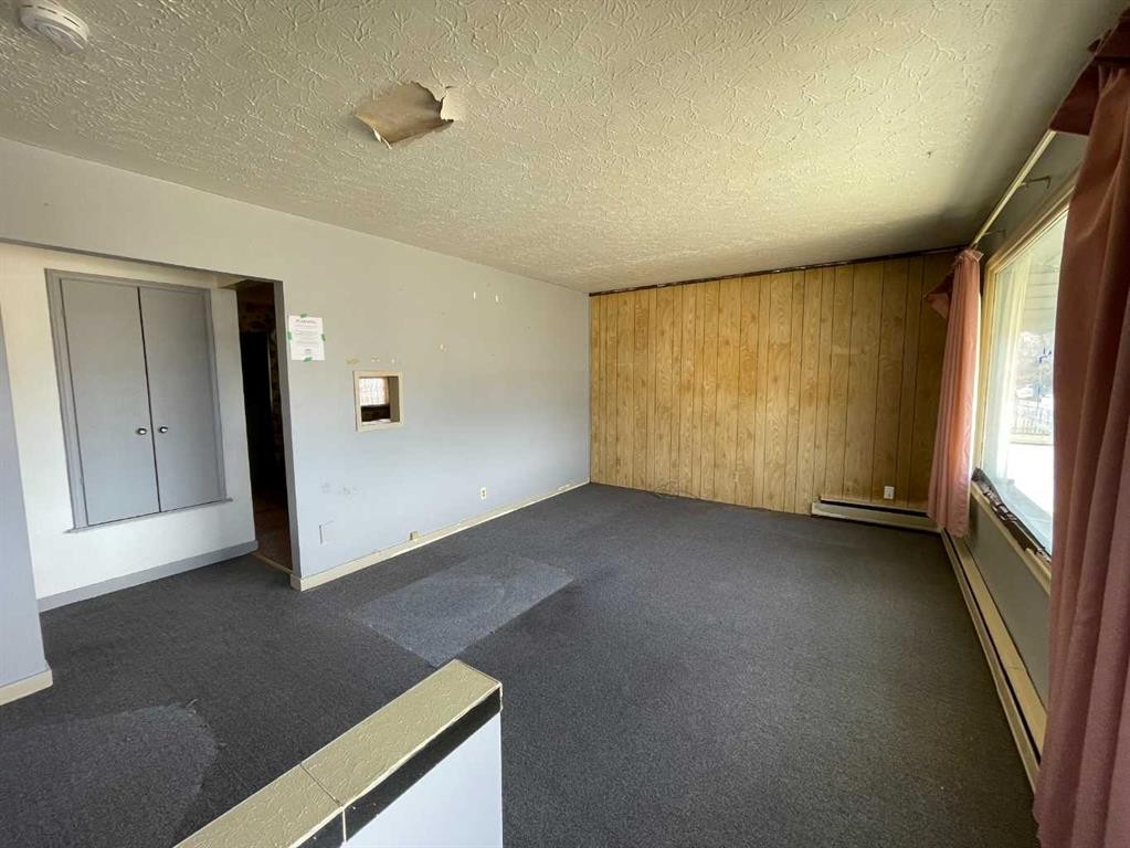 7448 21 Street Se, Calgary, AB - Indoor Photo Showing Other Room
