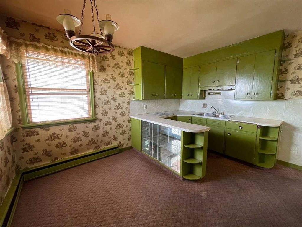 7448 21 Street Se, Calgary, AB - Indoor Photo Showing Kitchen With Double Sink