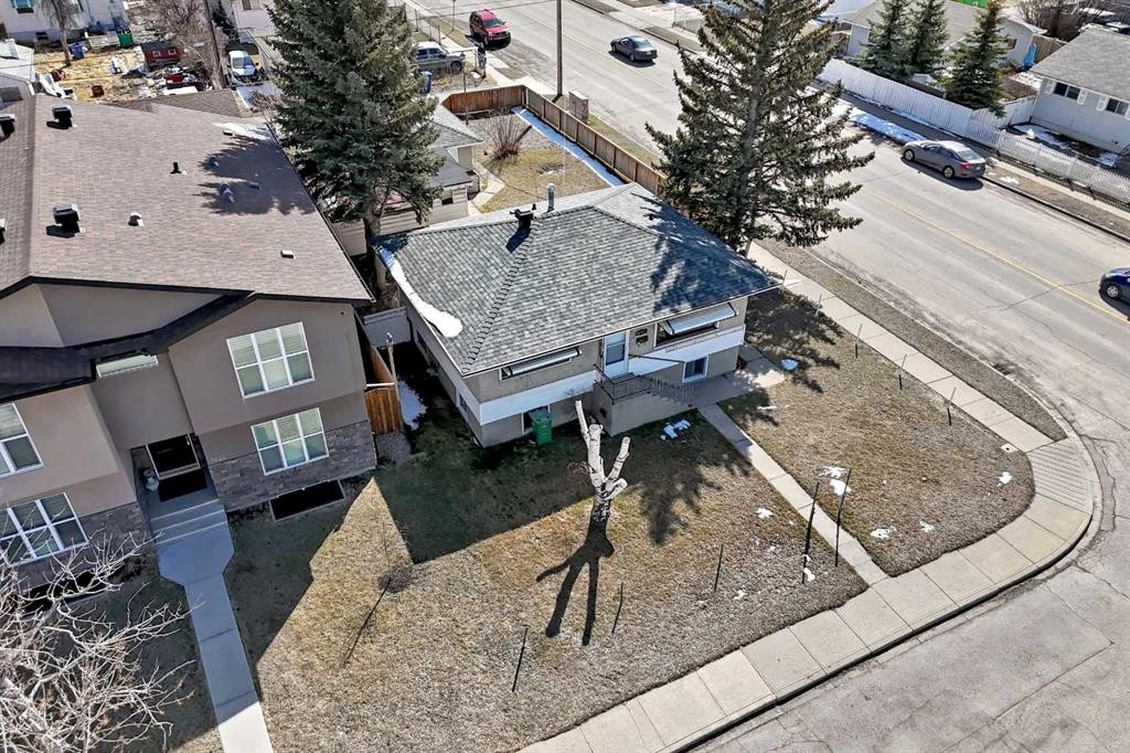 7448 21 Street Se, Calgary, AB - Outdoor