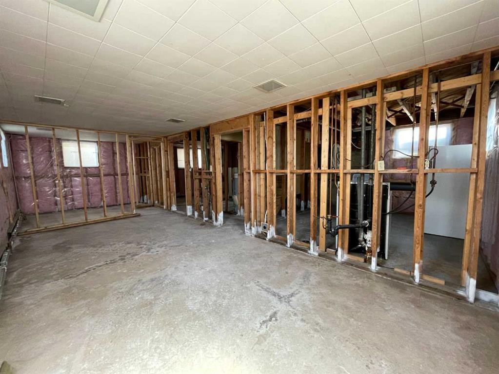 7448 21 Street Se, Calgary, AB - Indoor Photo Showing Other Room