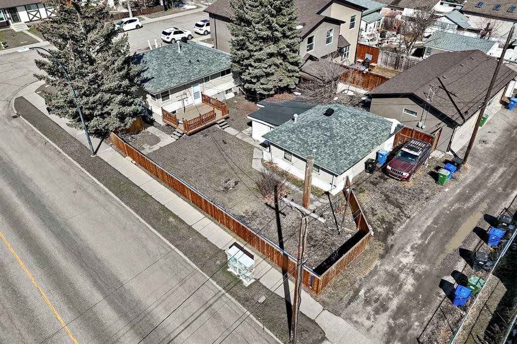 7448 21 Street Se, Calgary, AB - Outdoor
