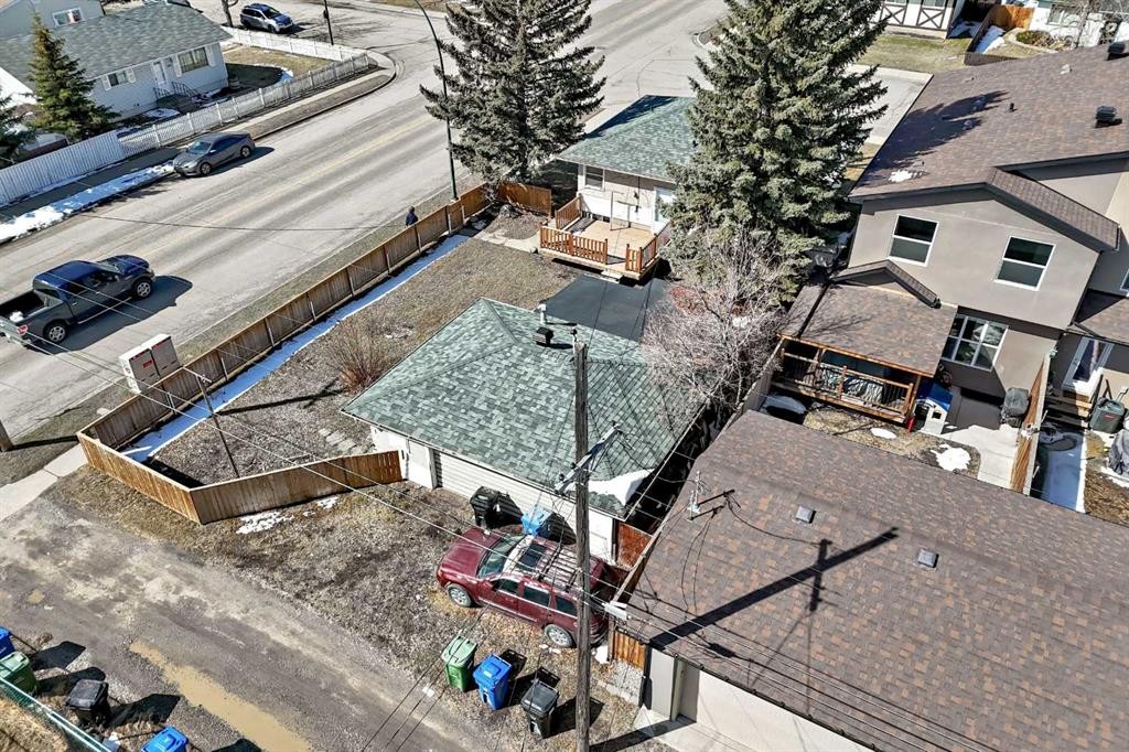 7448 21 Street Se, Calgary, AB - Outdoor