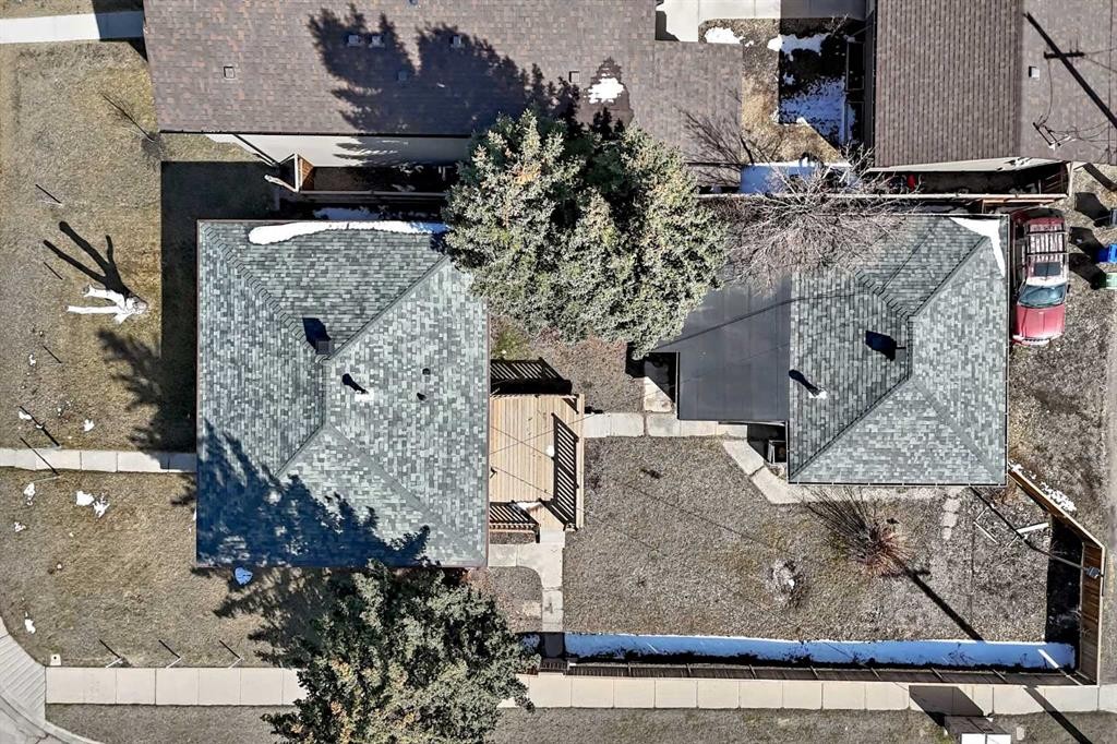 7448 21 Street Se, Calgary, AB - Outdoor
