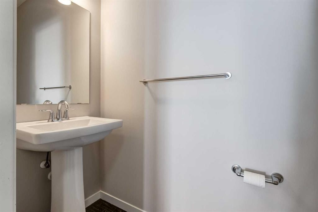 70 Howse Common Ne, Calgary, AB - Indoor Photo Showing Bathroom