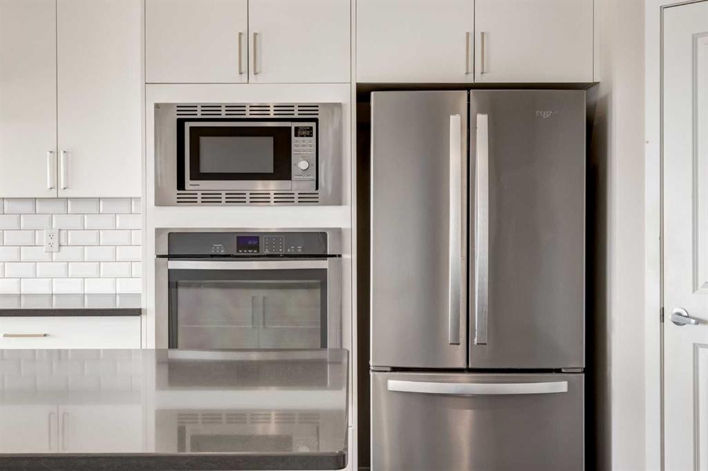 70 Howse Common Ne, Calgary, AB - Indoor Photo Showing Kitchen With Stainless Steel Kitchen With Upgraded Kitchen