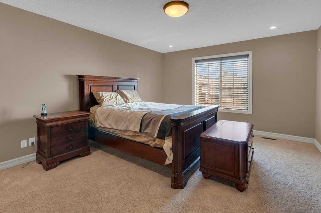 44 Mahogany Rise Se, Calgary, AB - Indoor Photo Showing Bedroom