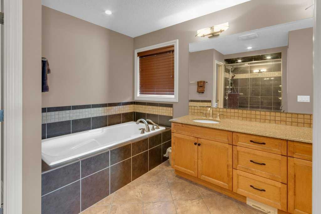 44 Mahogany Rise Se, Calgary, AB - Indoor Photo Showing Bathroom