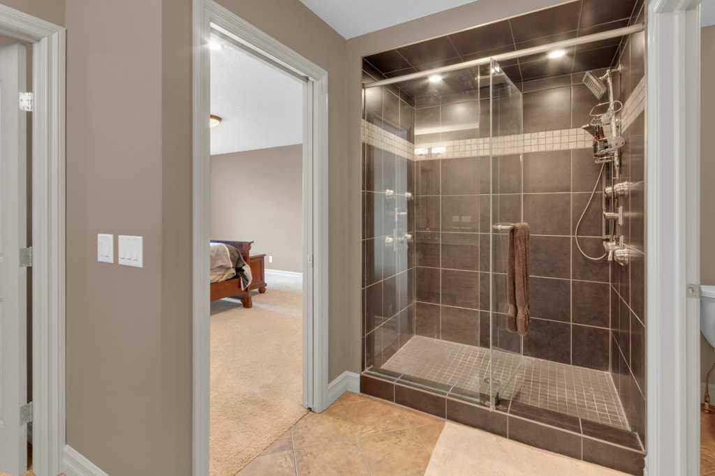 44 Mahogany Rise Se, Calgary, AB - Indoor Photo Showing Bathroom