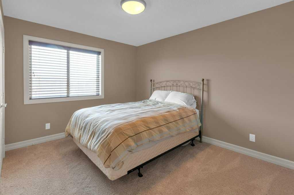 44 Mahogany Rise Se, Calgary, AB - Indoor Photo Showing Bedroom