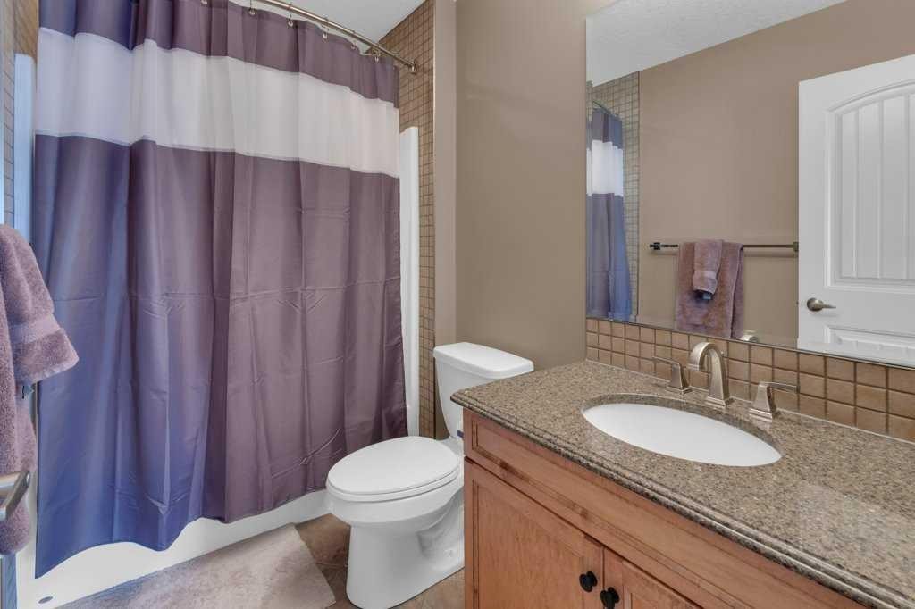 44 Mahogany Rise Se, Calgary, AB - Indoor Photo Showing Bathroom