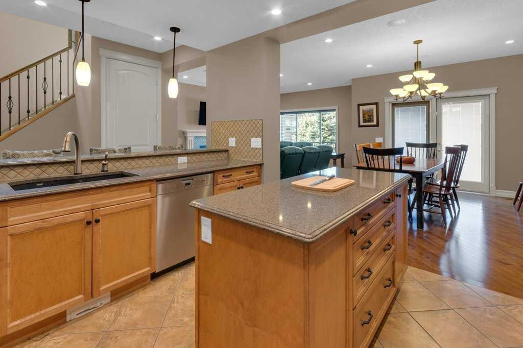 44 Mahogany Rise Se, Calgary, AB - Indoor Photo Showing Kitchen
