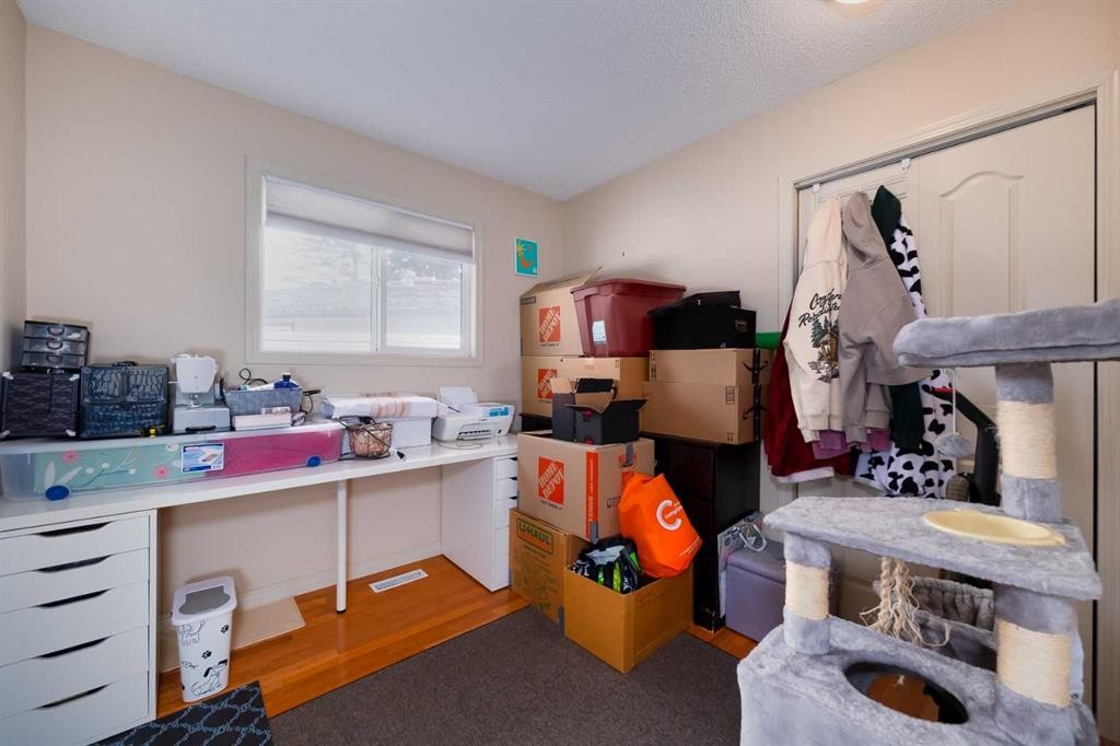 60 Doverview Place Se, Calgary, AB - Indoor