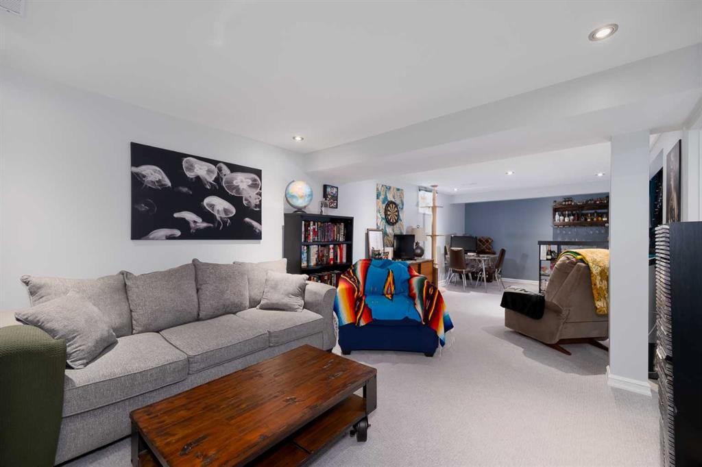 60 Doverview Place Se, Calgary, AB - Indoor Photo Showing Living Room