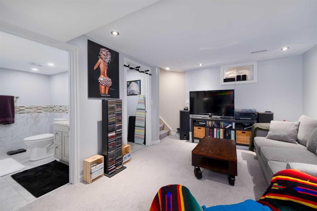 60 Doverview Place Se, Calgary, AB - Indoor