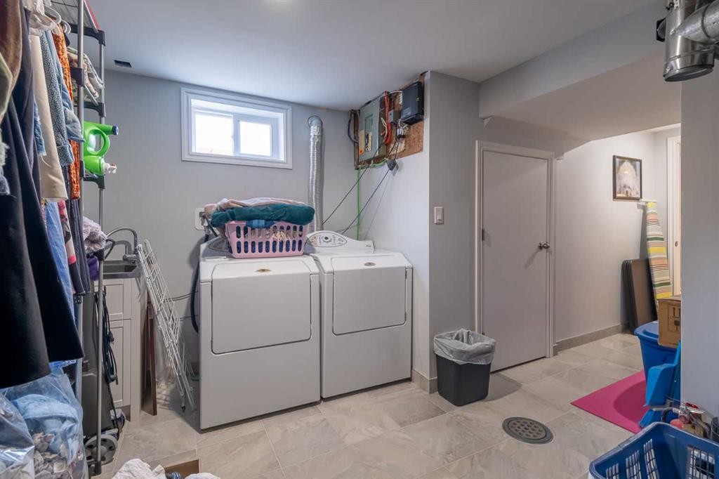 60 Doverview Place Se, Calgary, AB - Indoor Photo Showing Laundry Room