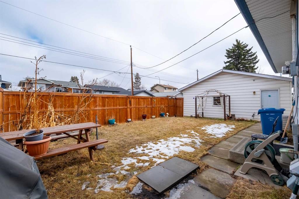 60 Doverview Place Se, Calgary, AB - Outdoor