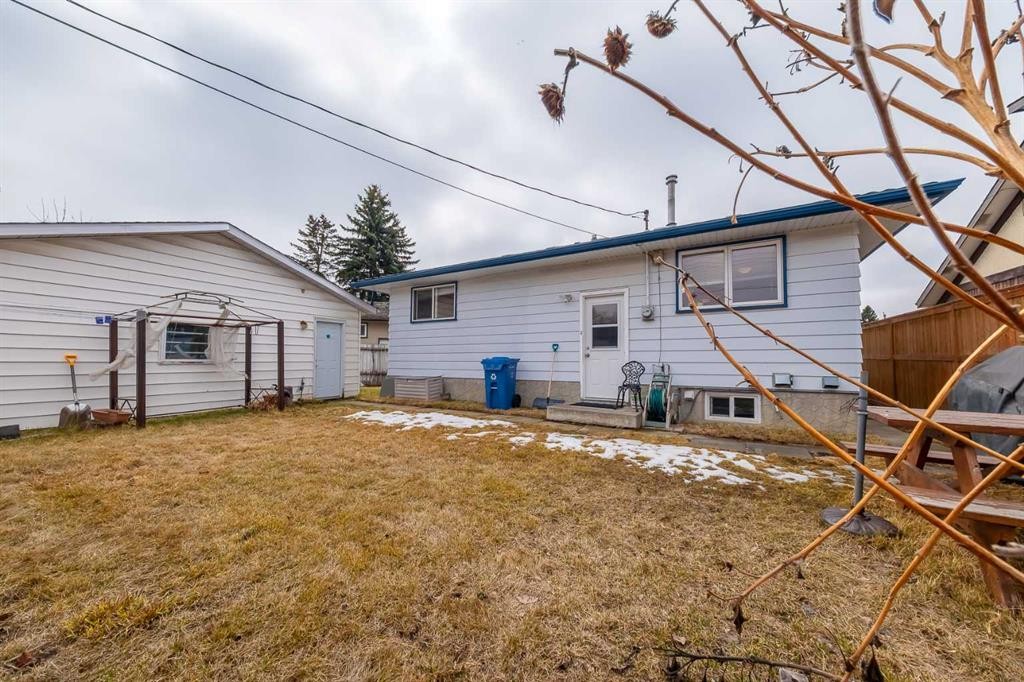 60 Doverview Place Se, Calgary, AB - Outdoor With Exterior