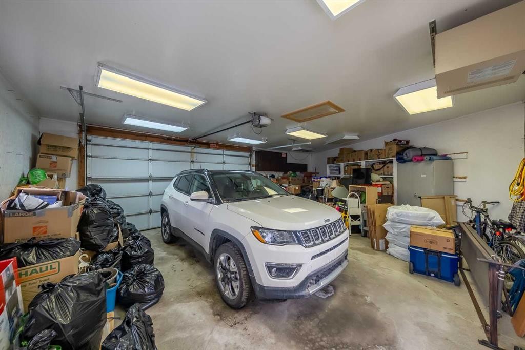 60 Doverview Place Se, Calgary, AB - Indoor Photo Showing Garage