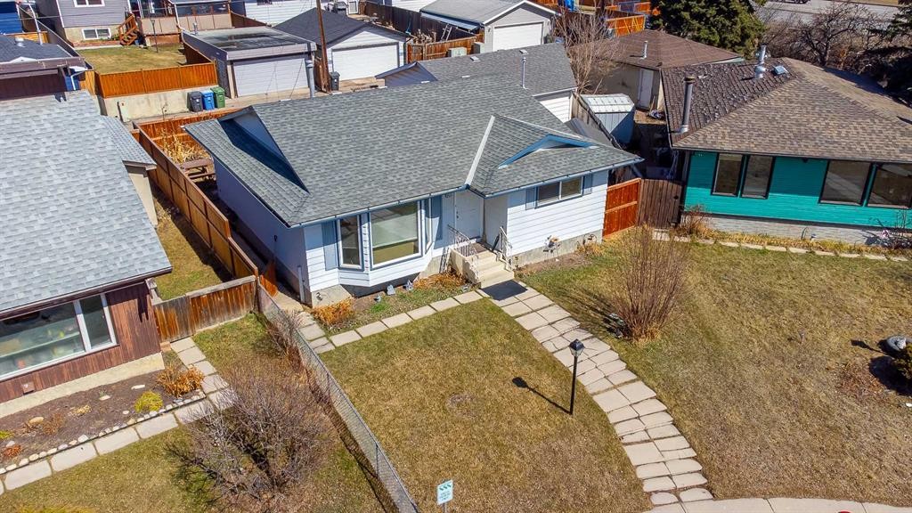 60 Doverview Place Se, Calgary, AB - Outdoor