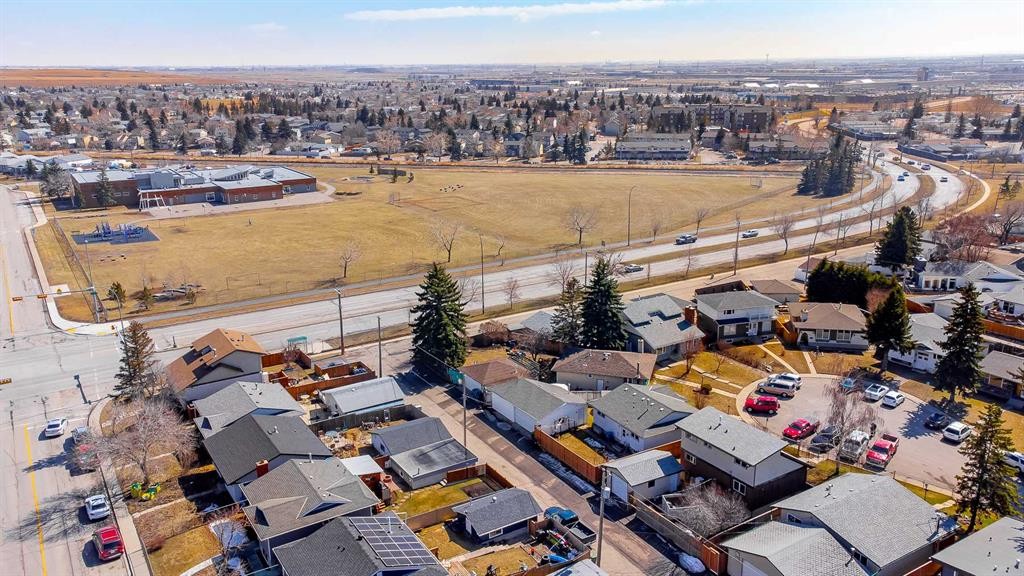 60 Doverview Place Se, Calgary, AB - Outdoor With View