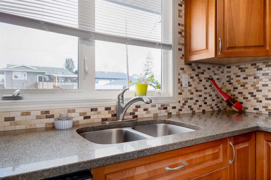 60 Doverview Place Se, Calgary, AB - Indoor Photo Showing Kitchen With Double Sink