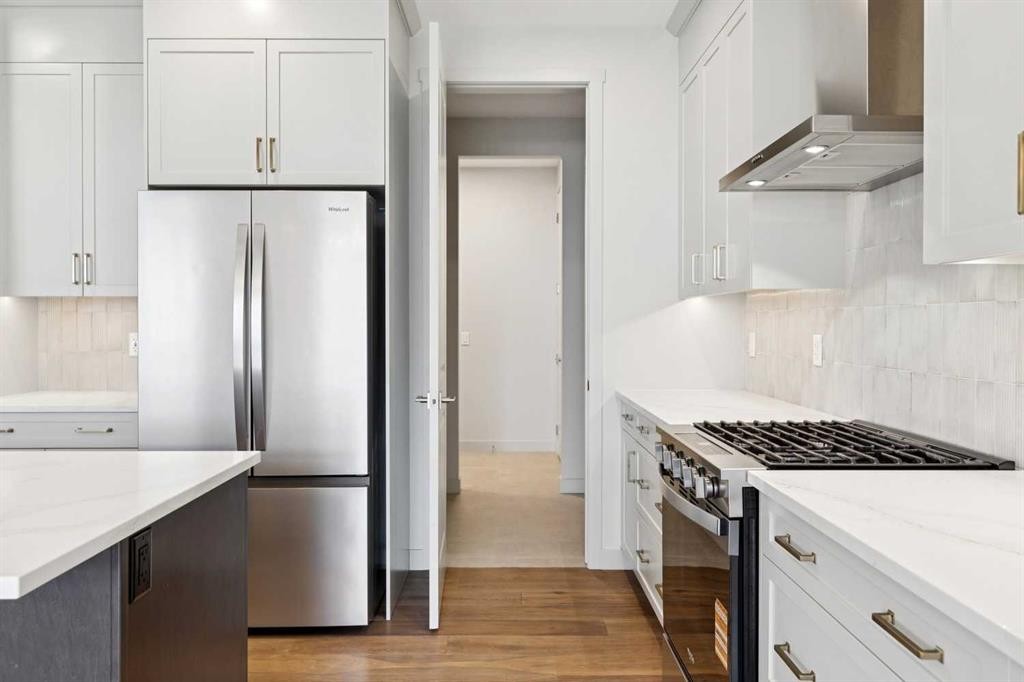 243 Marina Grove Se, Calgary, AB