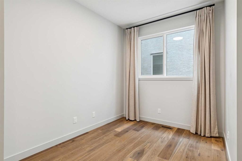 243 Marina Grove Se, Calgary, AB