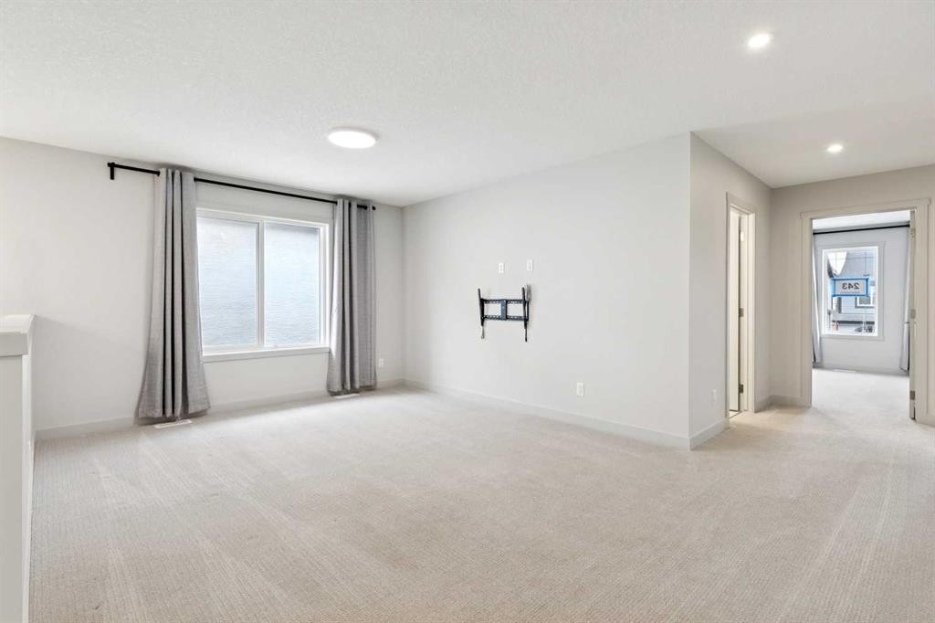 243 Marina Grove Se, Calgary, AB