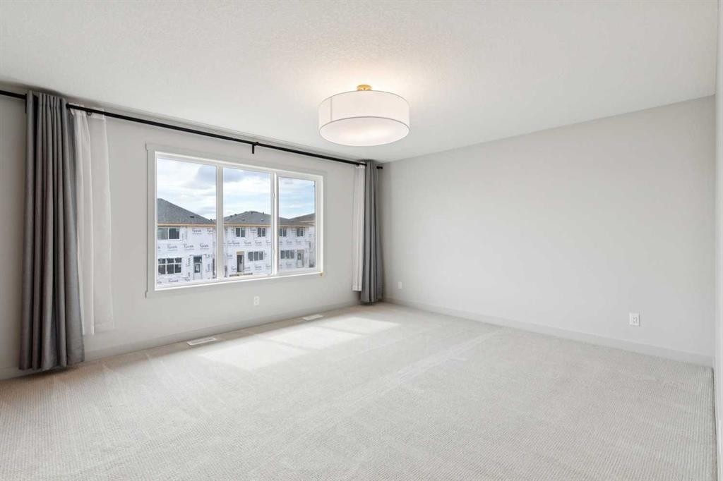 243 Marina Grove Se, Calgary, AB