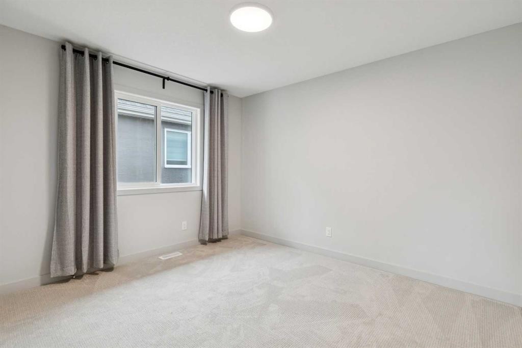 243 Marina Grove Se, Calgary, AB