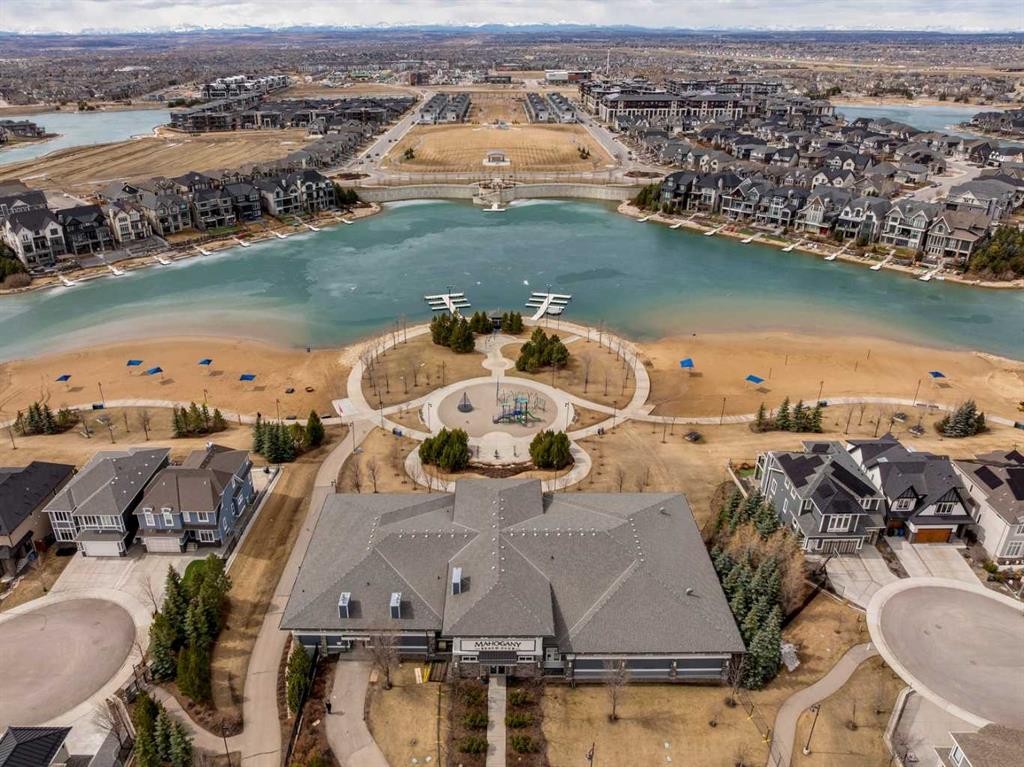 243 Marina Grove Se, Calgary, AB