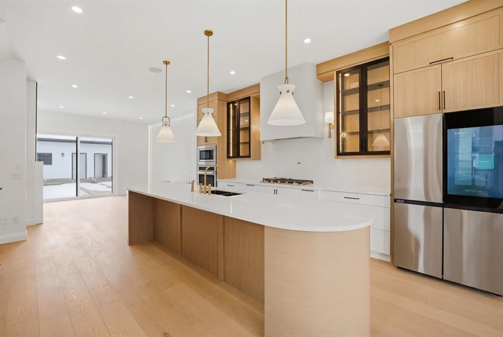 1529 18 Avenue Nw, Calgary, AB - Indoor Photo Showing Kitchen With Upgraded Kitchen