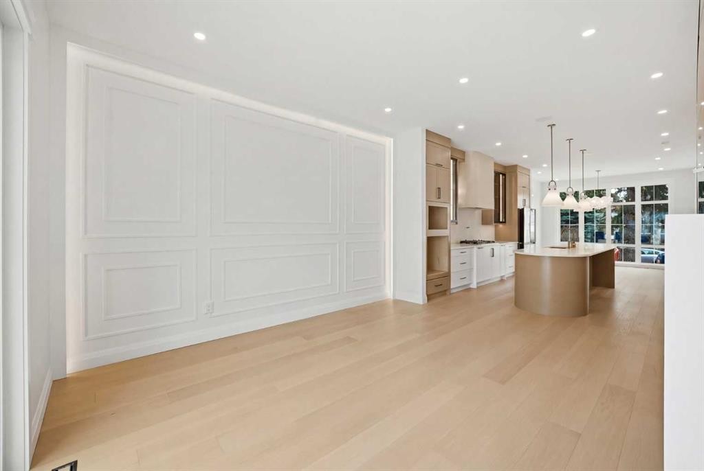 1529 18 Avenue Nw, Calgary, AB - Indoor Photo Showing Kitchen With Upgraded Kitchen
