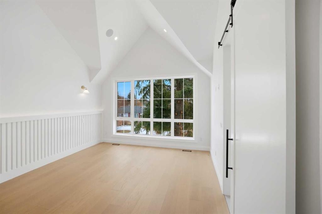 1529 18 Avenue Nw, Calgary, AB - Indoor Photo Showing Other Room