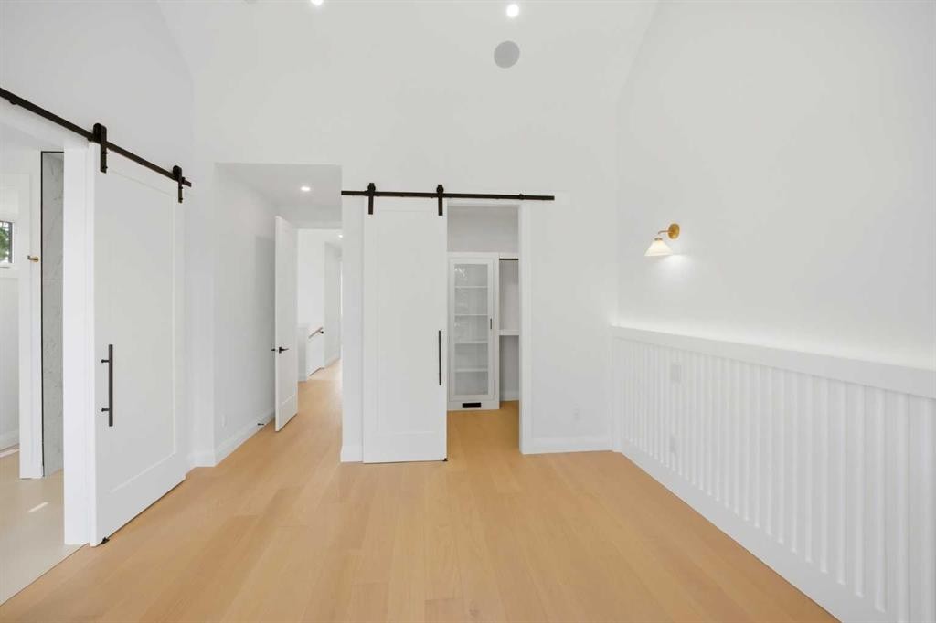 1529 18 Avenue Nw, Calgary, AB - Indoor Photo Showing Other Room