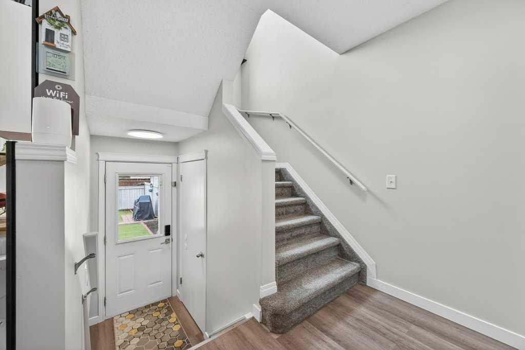 370 Prestwick Circle Se, Calgary, AB - Indoor Photo Showing Other Room