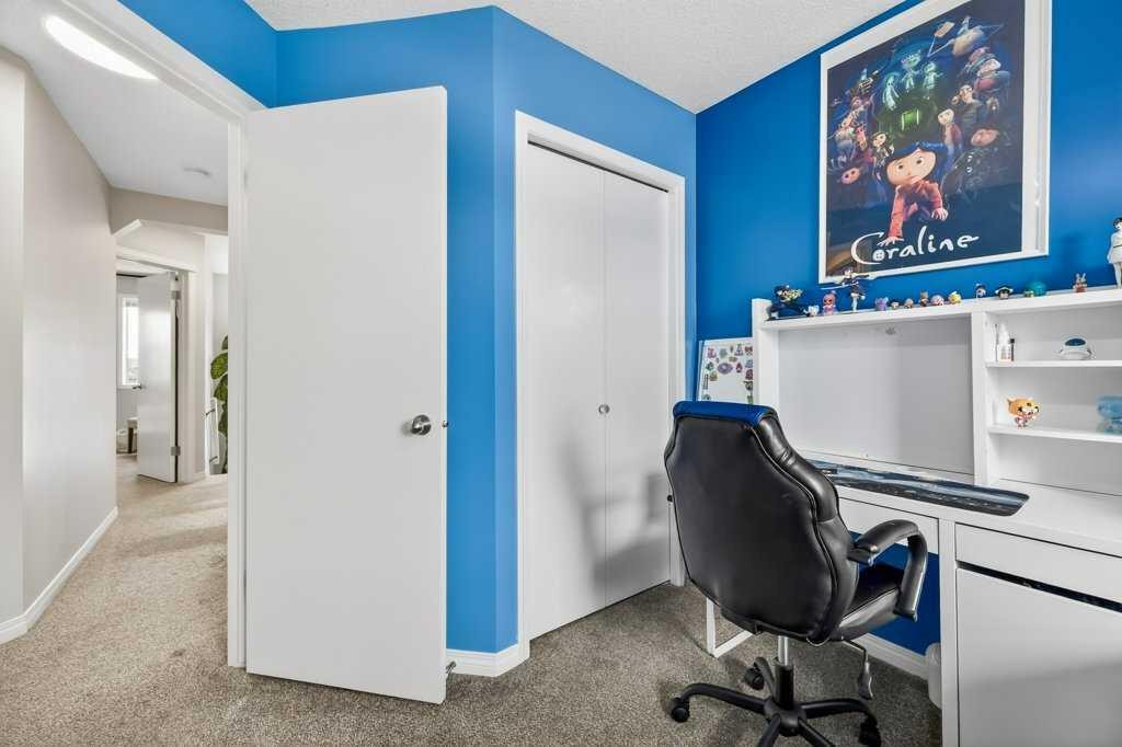 370 Prestwick Circle Se, Calgary, AB - Indoor Photo Showing Office