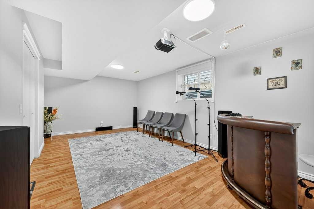 370 Prestwick Circle Se, Calgary, AB - Indoor Photo Showing Other Room