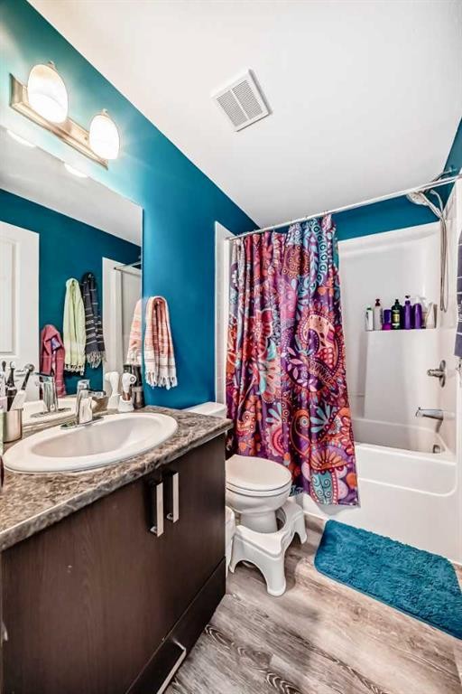 101-117 Copperpond Common Se, Calgary, AB - Indoor Photo Showing Bathroom