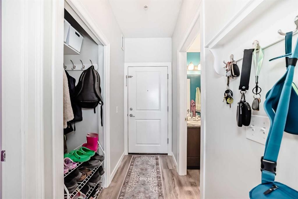 101-117 Copperpond Common Se, Calgary, AB - Indoor