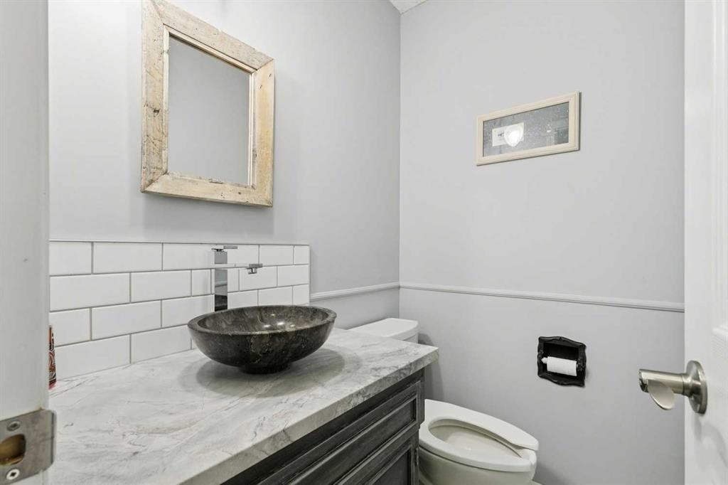 13811 Deer Run Boulevard Se, Calgary, AB - Indoor Photo Showing Bathroom