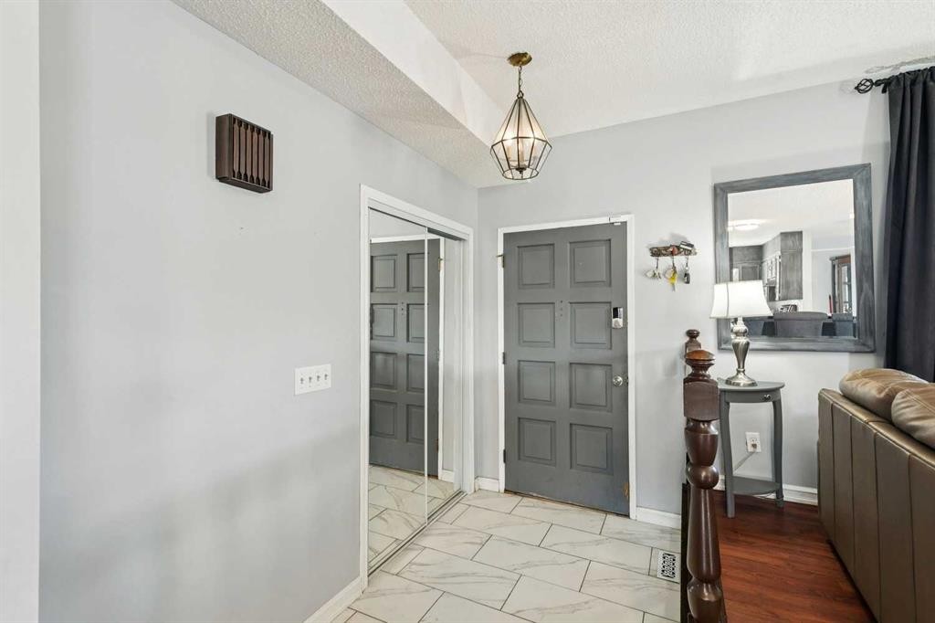 13811 Deer Run Boulevard Se, Calgary, AB - Indoor Photo Showing Other Room