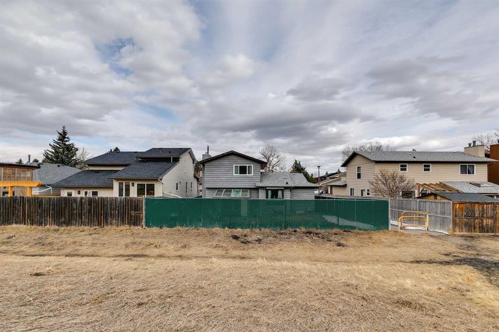 13811 Deer Run Boulevard Se, Calgary, AB - Outdoor