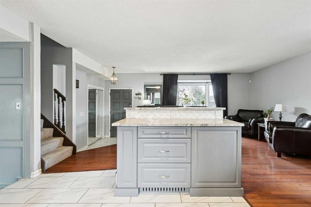 13811 Deer Run Boulevard Se, Calgary, AB - Indoor